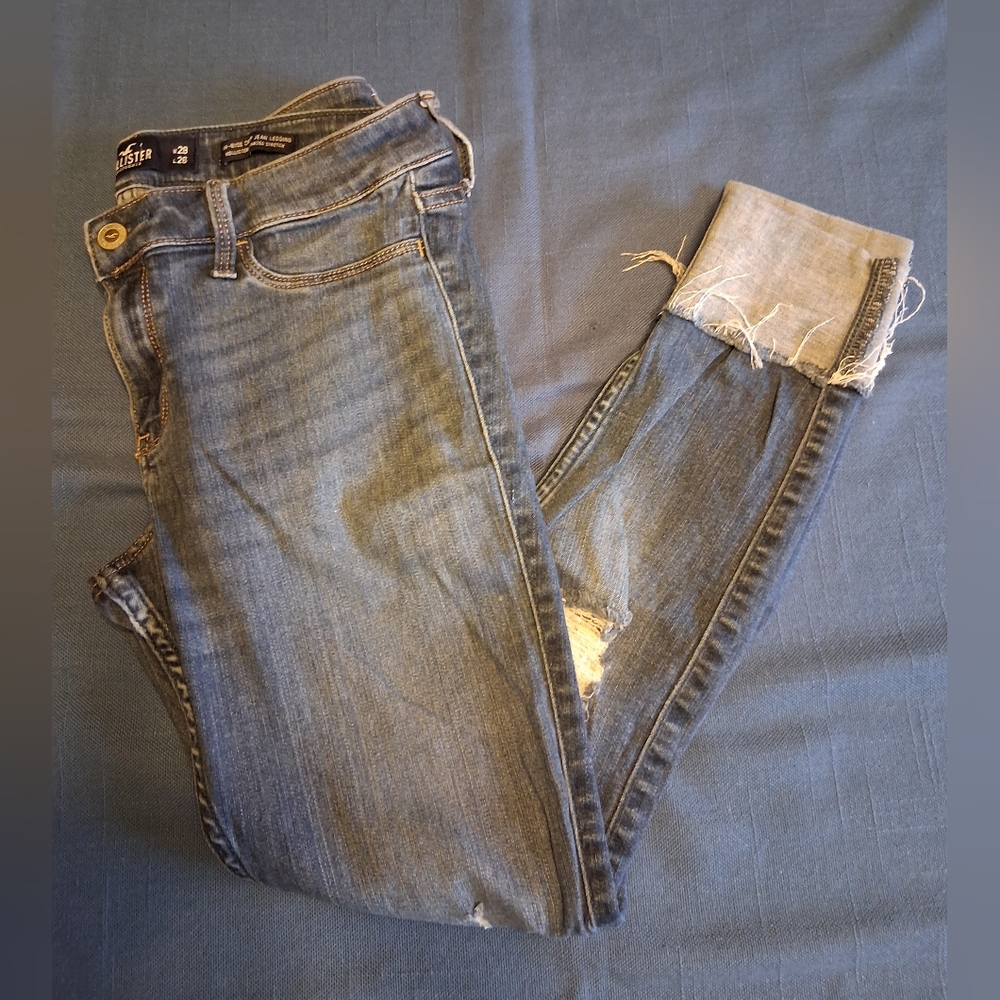 Hollister Junior's Low Rise Distressed Cropped Blue Jean Legging -  7 Regular